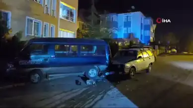 Alkollü Sürücü Minibüse Çarptı, Yaralandı