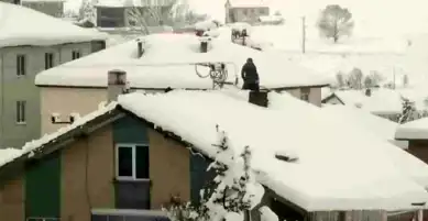Çatıdan Kar Temizliği: Tehlikeli Bir İhmal!