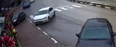 Safranbolu'da Frensiz Araç Restoran Bahçesine Girdi!