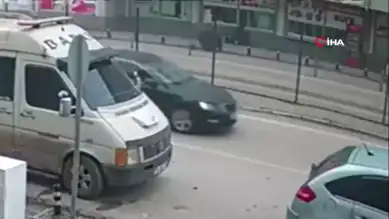Motokurye, Fırlayan Lastiği Yakaladı!