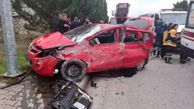Kontrolden Çıkan Otomobil 3 Kişiyi Yaraladı