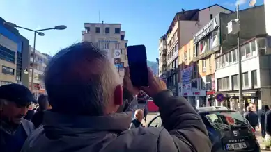 Karabük'te İntihar Girişimi: Vatandaşlar Cep Telefonlarıyla Yarıştı