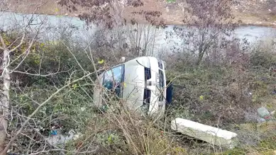 Karabük'te Otomobil Şarampole Uçtu, Öğretim Görevlisi Yaralandı