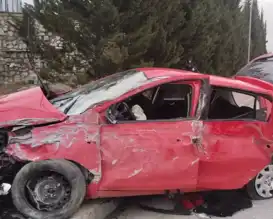 Kontrolden Çıkan Otomobilin Kazası: 3 Yaralı
