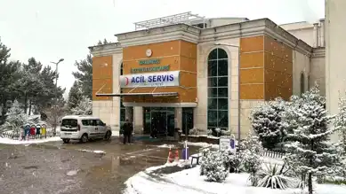 Safranbolu'da Öğrenciler Gıda Zehirlenmesi Şüphesiyle Hastanede