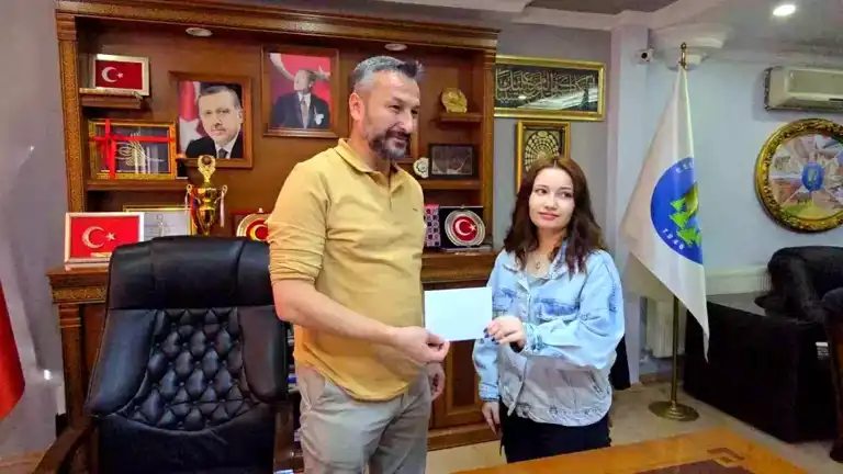 Eskipazar Belediye Başkanı'ndan Genç Ressama Destek ve Burs