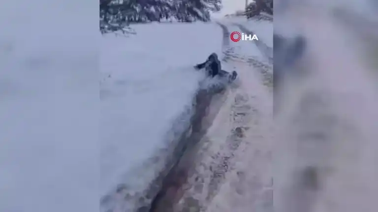 Şiddetli Kar Yağışı Yolları Kapattı!