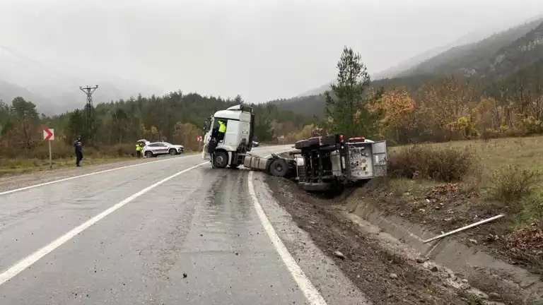 Azot Tankeri Devrildi: Trafik Kısıtlaması