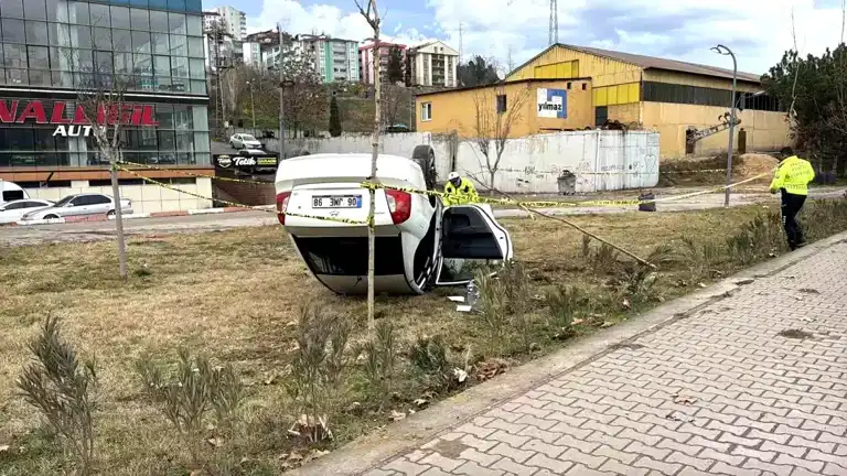 Karabük'te Devrilen Araçtan Sürücü Yara Almadan Kurtuldu!