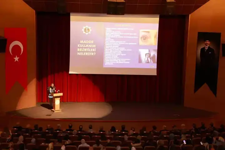 Uyuşturucuyla Mücadele: Annelerin Rolü Vurgulandı