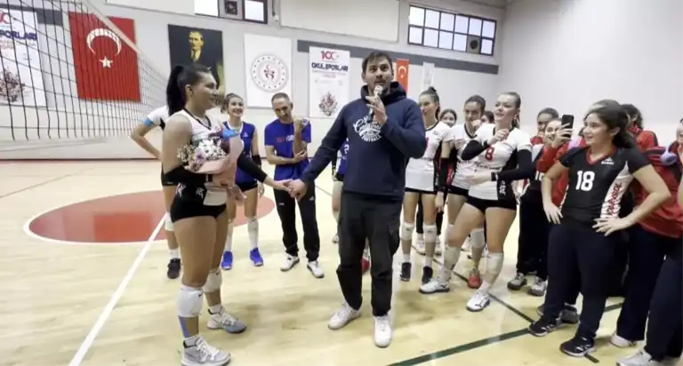 Voleybol Müsabakasında Romantik Evlilik Teklifi!