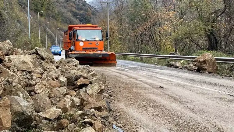 Şiddetli Yağışlar Sonrası Yol Kapanması!